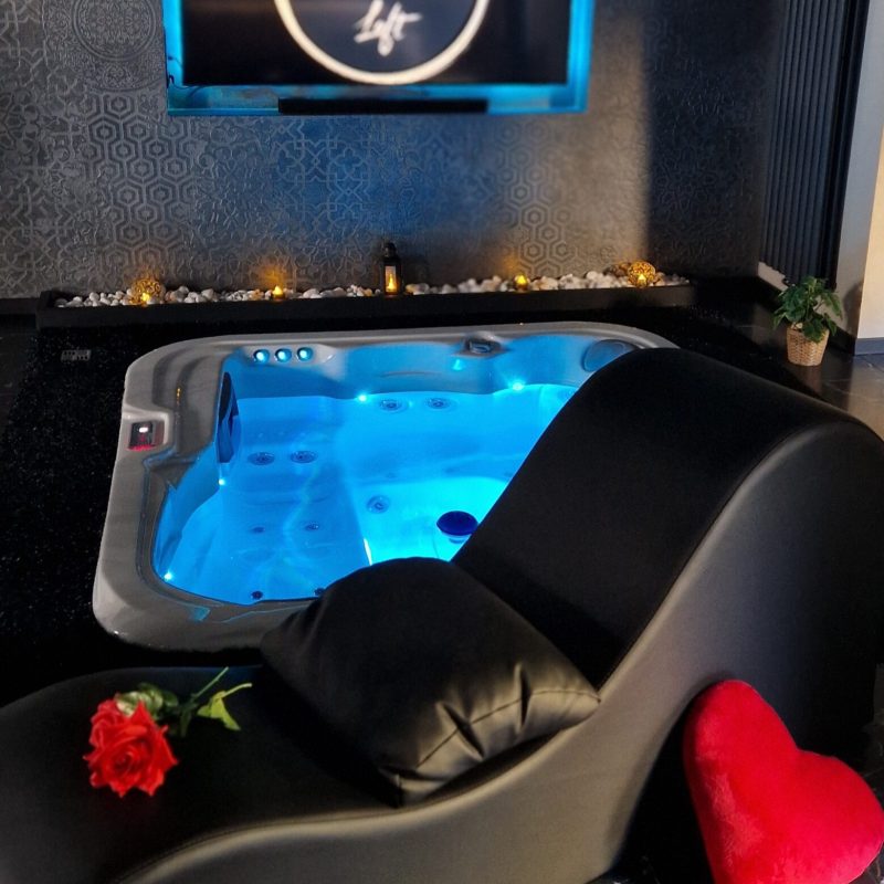 fauteuil tentra dans la loveroom Le Boreale Loft en moselle